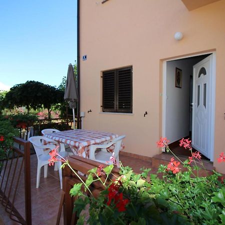 Apartment Liliana Near Beach Poreč Kültér fotó