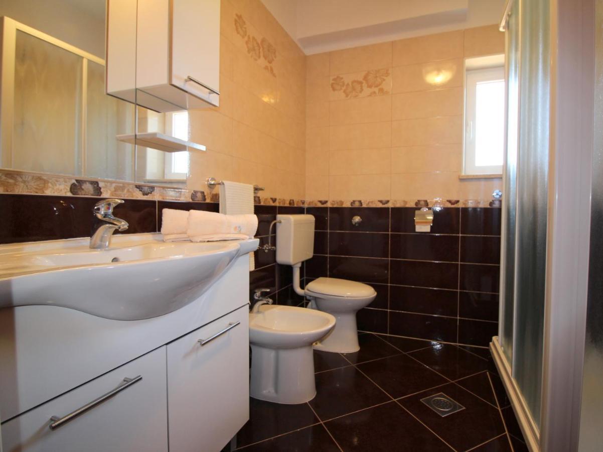 Apartment Liliana Near Beach Poreč Kültér fotó